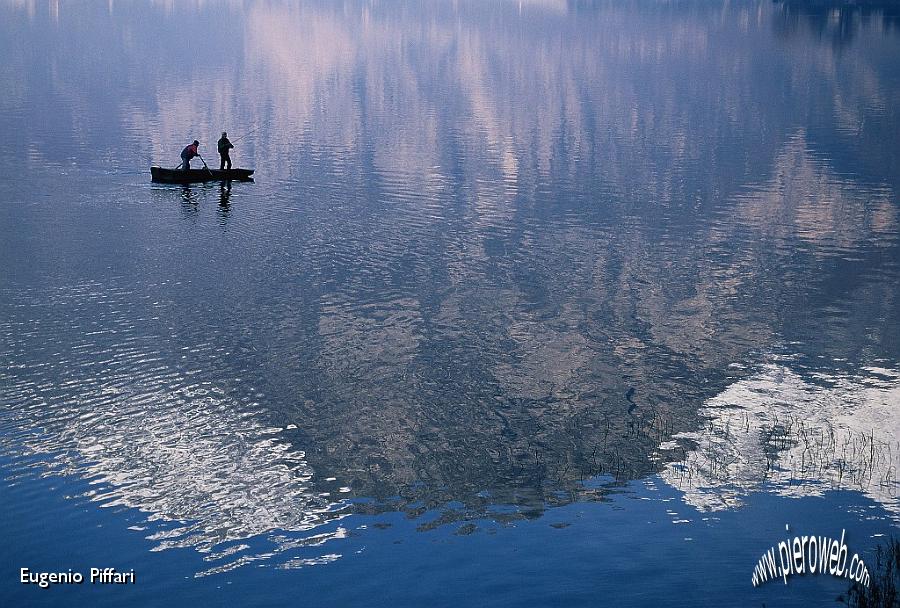 29 pesca sul lago.JPG